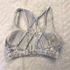 Lululemon Sports Bra - Free to be Serene size 4